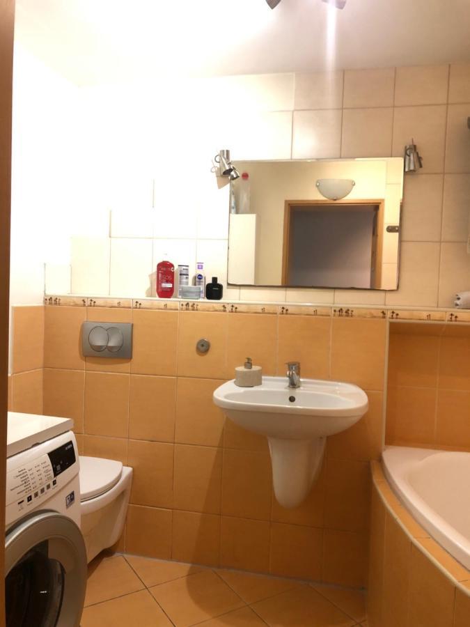 Nice Room, Комната, Pokoj Miedzy Airport Wro A Centrum 弗罗茨瓦夫 外观 照片